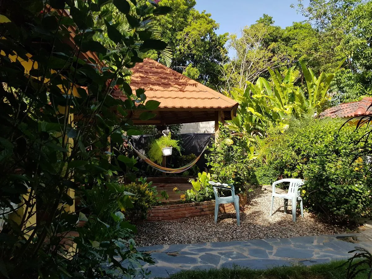 Bed and Breakfast La Casa De Las Flores à Puerto Plata Couette-café